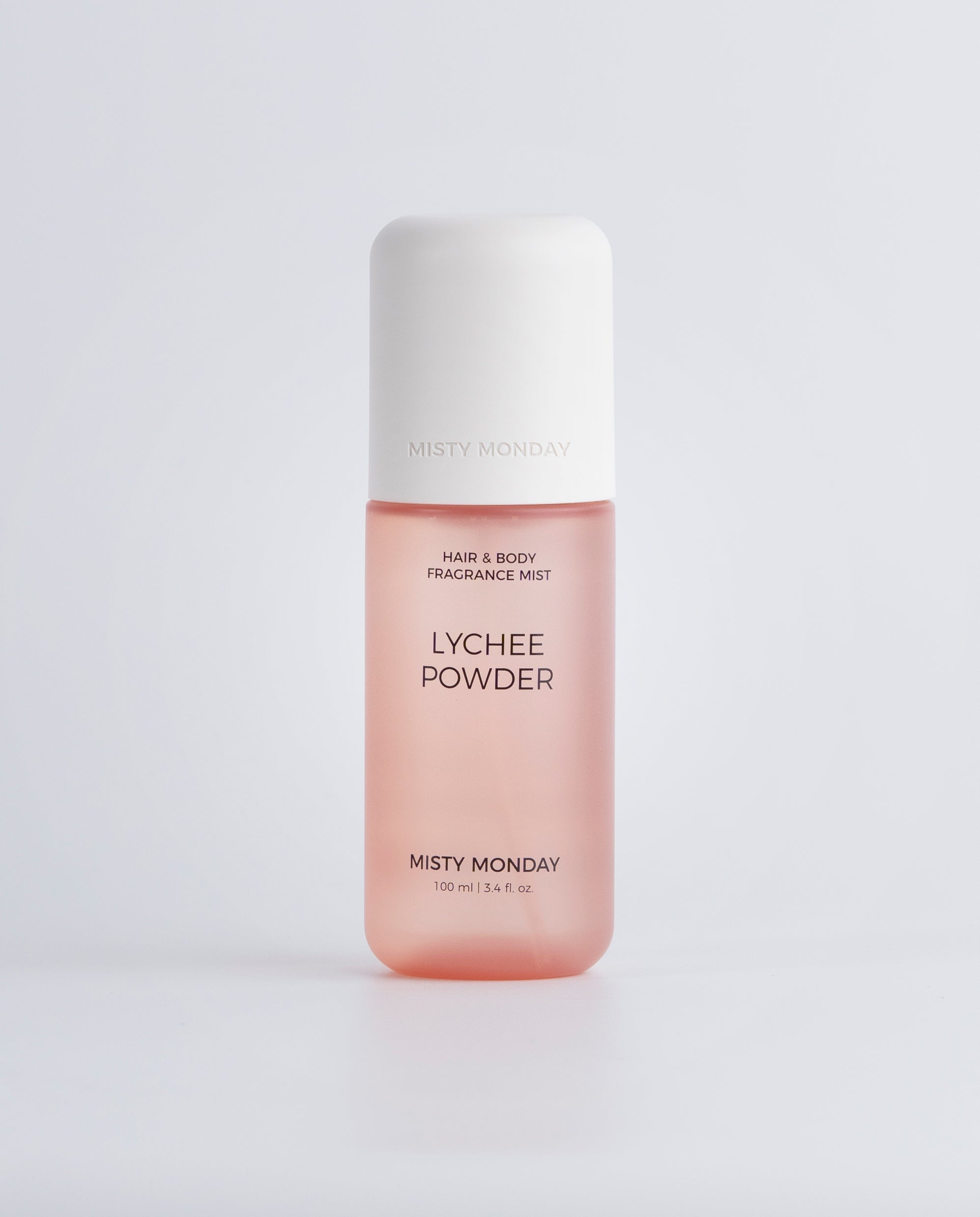 Misty Monday Lychee Powder haj - és testpermet tégely kupakkal szürke háttér előtt